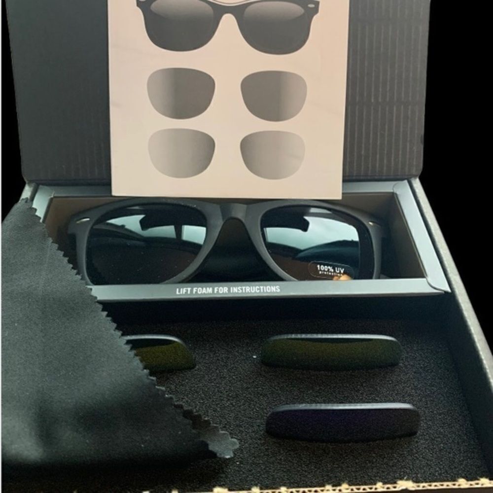 White Elephant Gift!😎Black Sunglasses UV400 NIB, Unisex, NEW 3 Sets of Lenses​​​